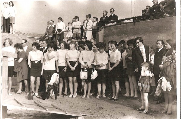 Chór podczas uroczystego nabożeństwa, wmurowanie kamienia węgielnego pod budowę kaplicy w Białymstoku przy ul. Kujawskiej